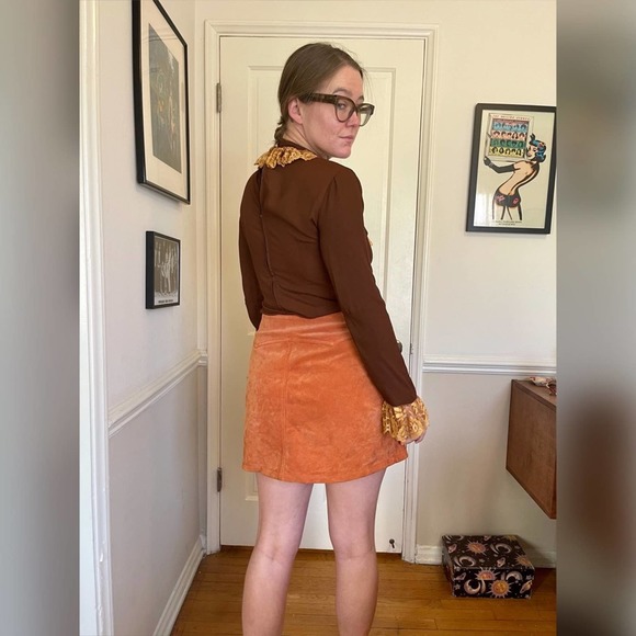 70s Vintage Brown Long sleeved Shirt with lace cuffs and Lace Ascot Tie - Picture 3 of 9